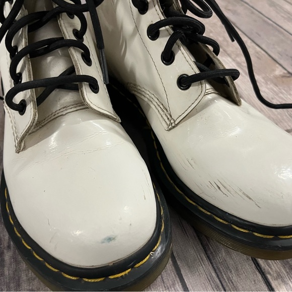 Dr Marten’s white 8 hole lace up high boots size 8 - Picture 4 of 5